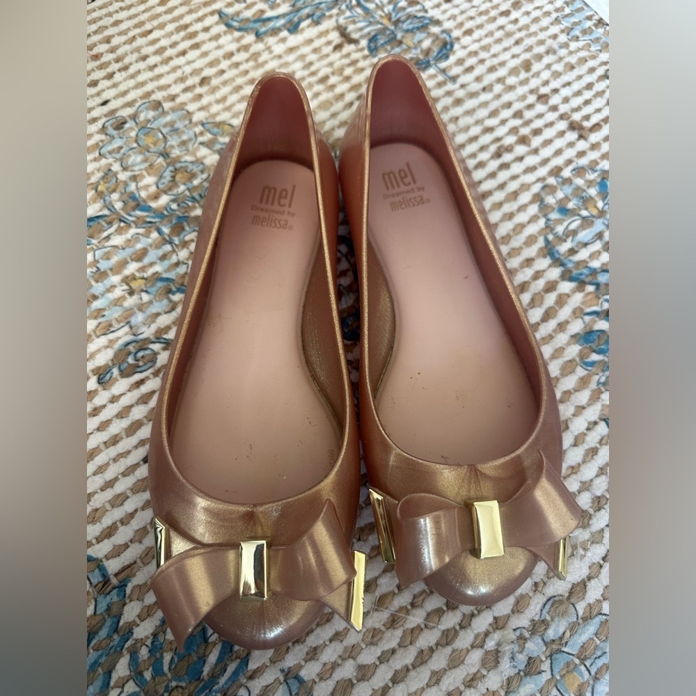Mel Dreamed by Melissa -  Love jelly flats in rose gold with a bow detail